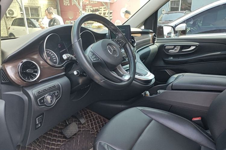 Used Mercedes-Benz V-Class 2020 V 260 Avantgarde Edition Driver Seat