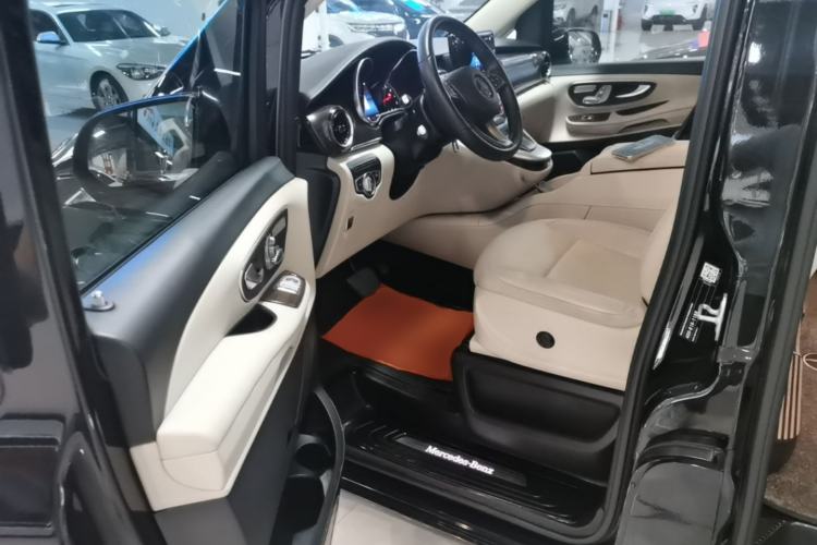 Used Mercedes-Benz V-Class 2020 V 260 Avantgarde Edition Driver Seat