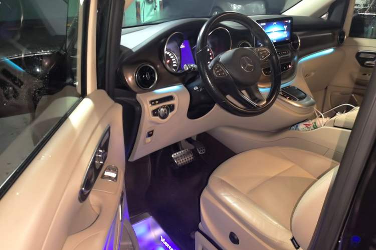 Used Mercedes-Benz V-Class 2020 V 260 L Long-wheelbase Luxury Edition Driver Seat
