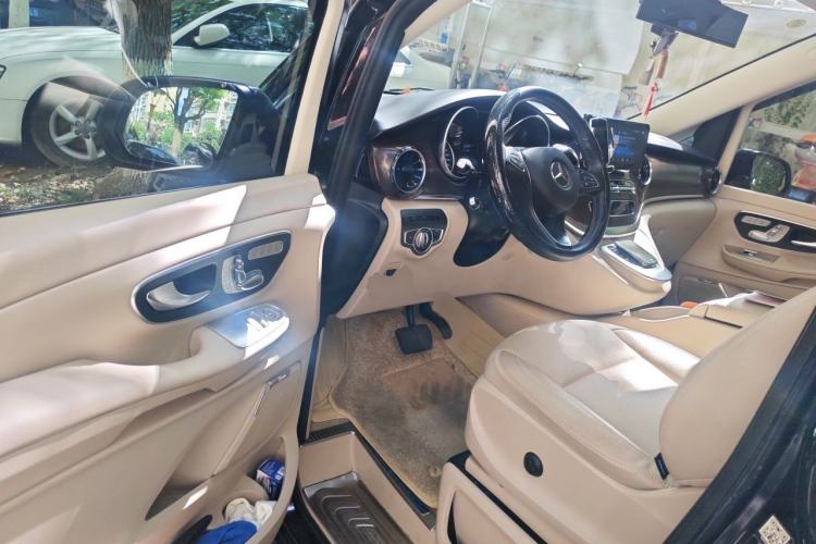 Used Mercedes-Benz V-Class 2020 V 260 Avantgarde Edition Driver Seat