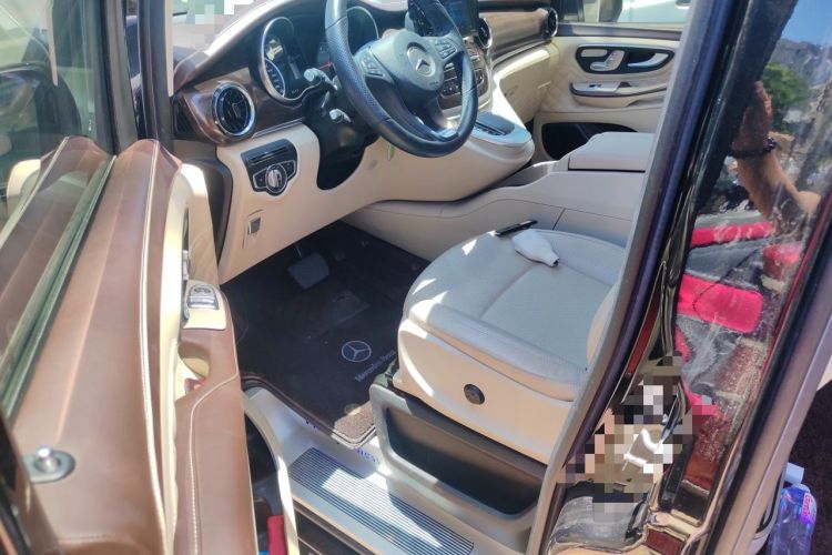 Used Mercedes-Benz V-Class 2020 V 260 Avantgarde Edition Driver Seat