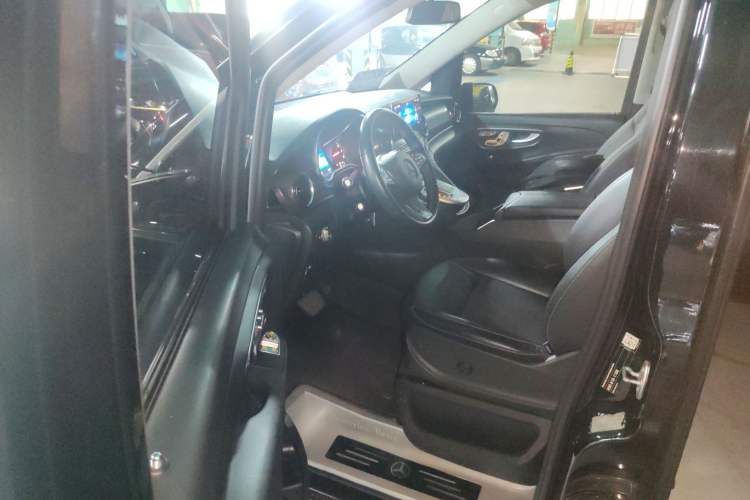 Used Mercedes-Benz V-Class 2020 V 260 Avantgarde Edition Driver Seat