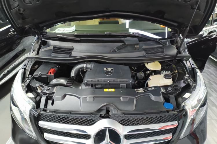 Used Mercedes-Benz V-Class 2020 V 260 Avantgarde Edition Engine Bay