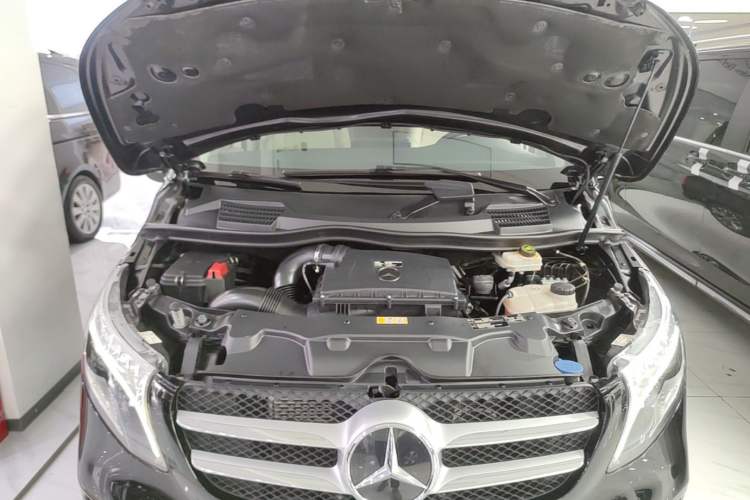 Used Mercedes-Benz V-Class 2020 V 260 Avantgarde Edition Engine Bay
