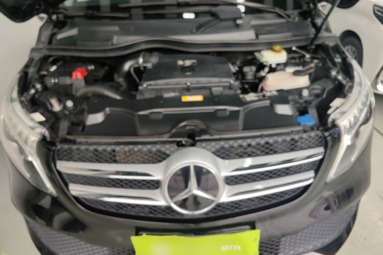 Used Mercedes-Benz V-Class 2020 V 260 Avantgarde Edition Engine Bay