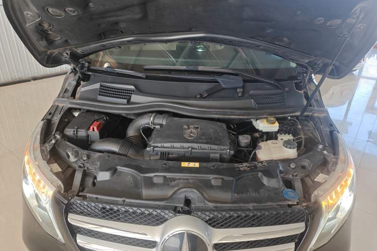 Used Mercedes-Benz V-Class 2020 V 260 Avantgarde Edition Engine Bay