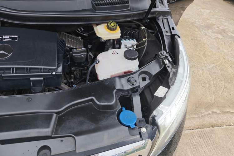 Used Mercedes-Benz V-Class 2020 V 260 Avantgarde Edition Engine Bay Left