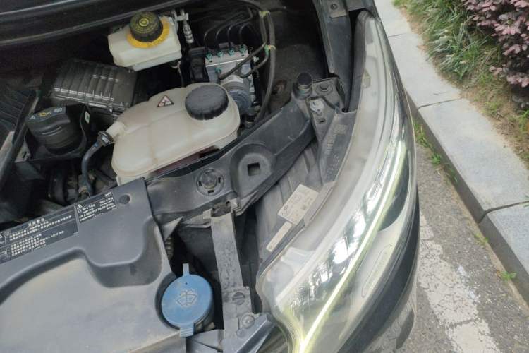 Used Mercedes-Benz V-Class 2020 V 260 L Long-wheelbase Luxury Edition Engine Bay Left