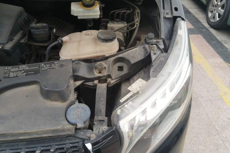 Used Mercedes-Benz V-Class 2020 V 260 L Long-wheelbase Luxury Edition Engine Bay Left