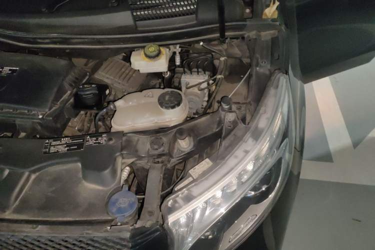 Used Mercedes-Benz V-Class 2020 V 260 Prestige Edition Engine Bay Left