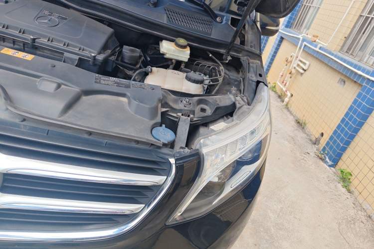 Used Mercedes-Benz V-Class 2020 V 260 Avantgarde Edition Engine Bay Left