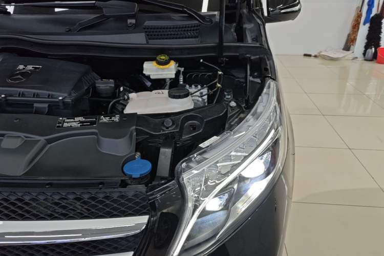 Used Mercedes-Benz V-Class 2020 V 260 Prestige Edition Engine Bay Left