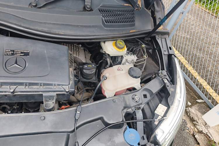 Used Mercedes-Benz V-Class 2020 V 260 Avantgarde Edition Engine Bay Left