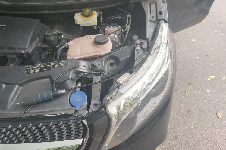 Used Mercedes-Benz V-Class 2020 V 260 L Long-wheelbase Luxury Edition Engine Bay Left