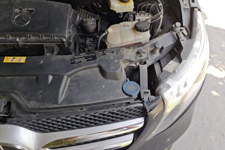 Used Mercedes-Benz V-Class 2020 V 260 Avantgarde Edition Engine Bay Left