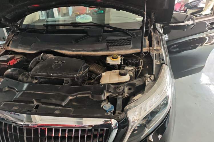 Used Mercedes-Benz V-Class 2020 V 260 Avantgarde Edition Engine Bay Left