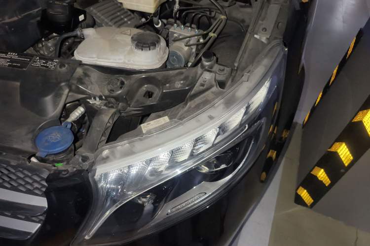 Used Mercedes-Benz V-Class 2020 V 260 Prestige Edition Engine Bay Left