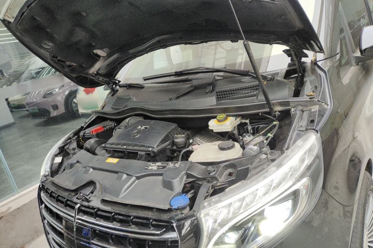 Used Mercedes-Benz V-Class 2020 V 260 Avantgarde Edition Engine Bay