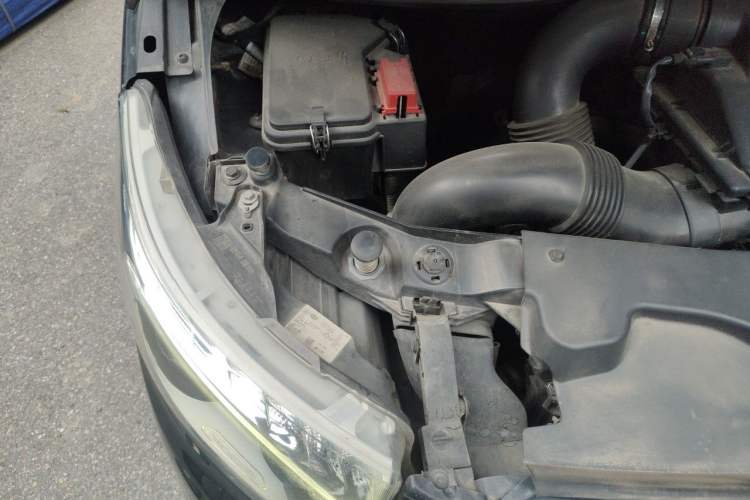 Used Mercedes-Benz V-Class 2020 V 260 L Long-wheelbase Luxury Edition Engine Bay Right