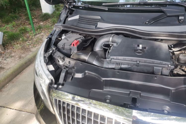 Used Mercedes-Benz V-Class  Engine Bay Right