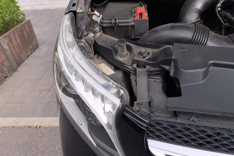 Used Mercedes-Benz V-Class 2020 V 260 Prestige Edition Engine Bay Right