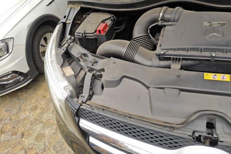 Used Mercedes-Benz V-Class 2020 V 260 Avantgarde Edition Engine Bay Right