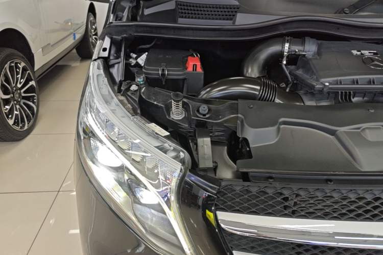Used Mercedes-Benz V-Class 2020 V 260 Prestige Edition Engine Bay Right