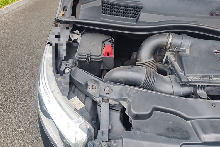 Used Mercedes-Benz V-Class 2020 V 260 Avantgarde Edition Engine Bay Right