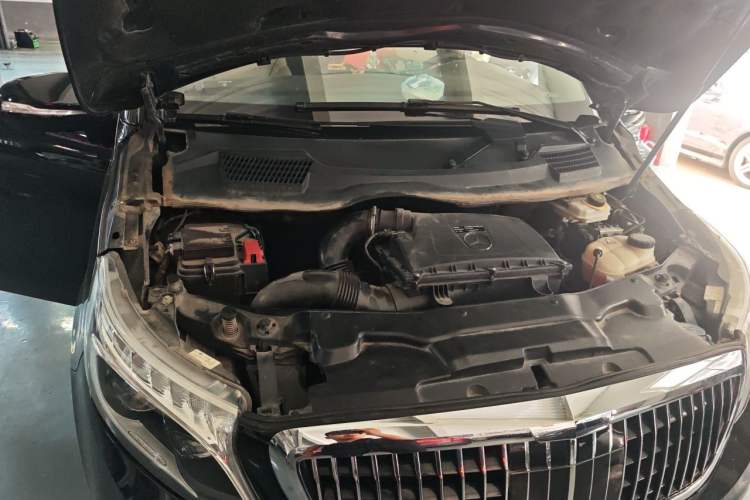Used Mercedes-Benz V-Class 2020 V 260 Avantgarde Edition Engine Bay Right