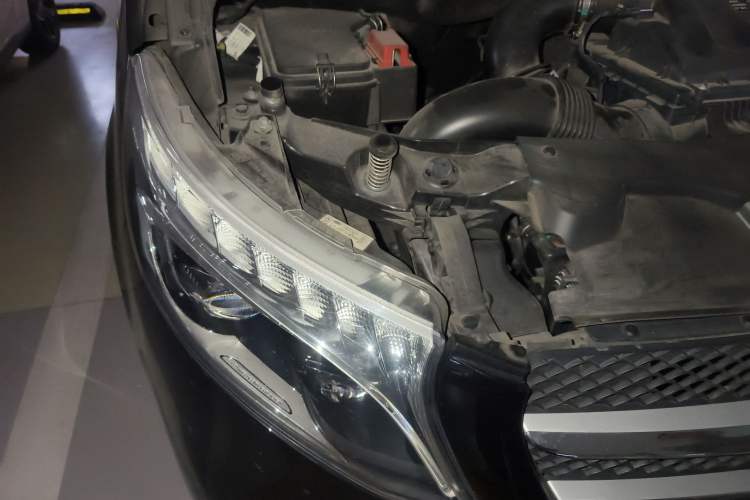Used Mercedes-Benz V-Class 2020 V 260 Prestige Edition Engine Bay Right