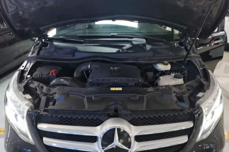 Used Mercedes-Benz V-Class 2020 V 260 Avantgarde Edition Engine Bay
