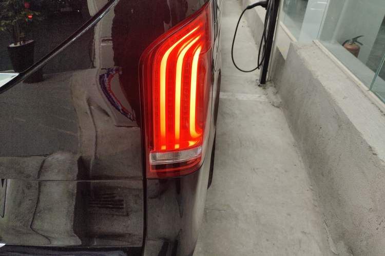 Used Mercedes-Benz V-Class 2020 V 260 Avantgarde Edition Exterior 1