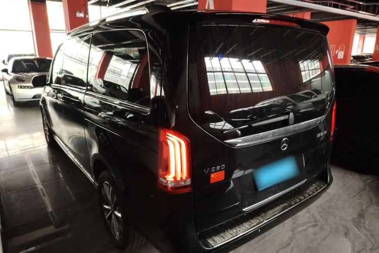 Used Mercedes-Benz V-Class 2020 V 260 Avantgarde Edition Exterior 2