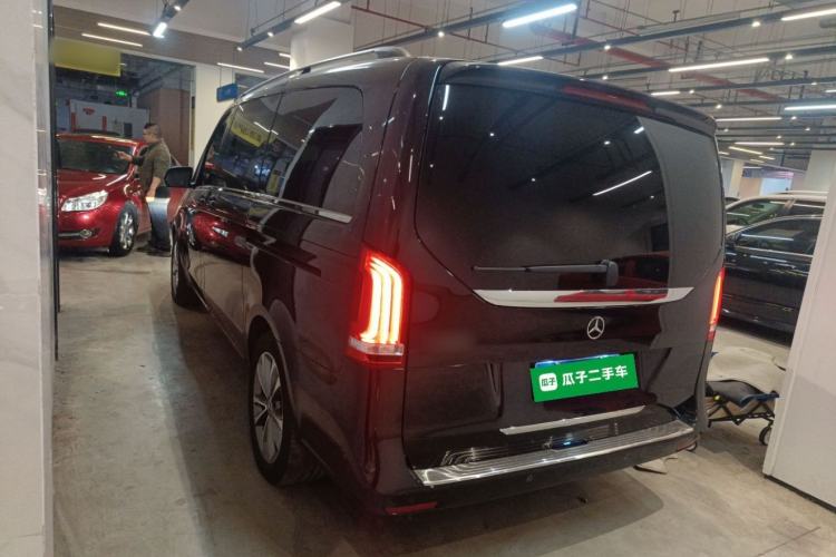 Used Mercedes-Benz V-Class 2020 V 260 Avantgarde Edition Exterior 2