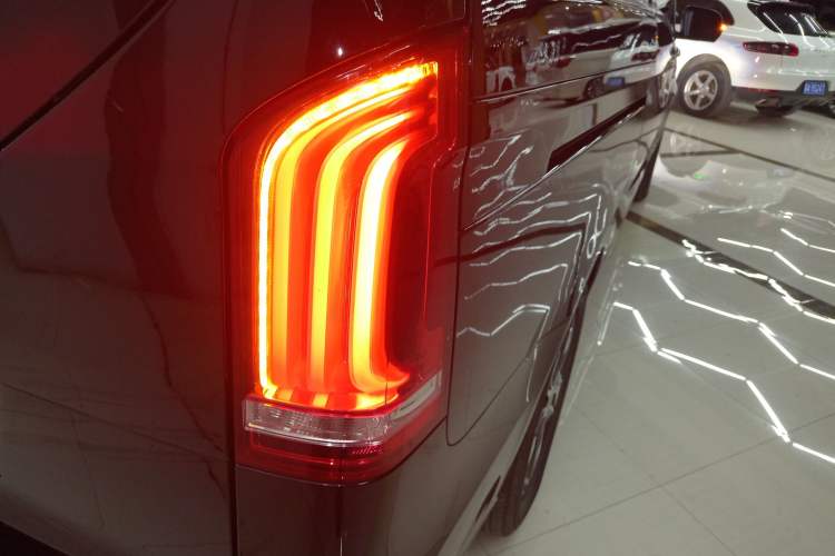 Used Mercedes-Benz V-Class 2020 V 260 Prestige Edition Exterior 3