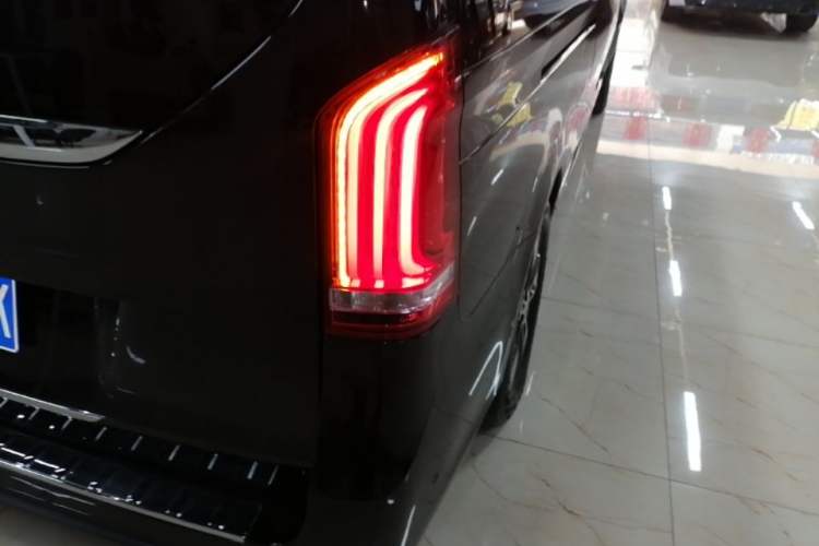 Used Mercedes-Benz V-Class 2020 V 260 L Long-wheelbase Luxury Edition Exterior 3