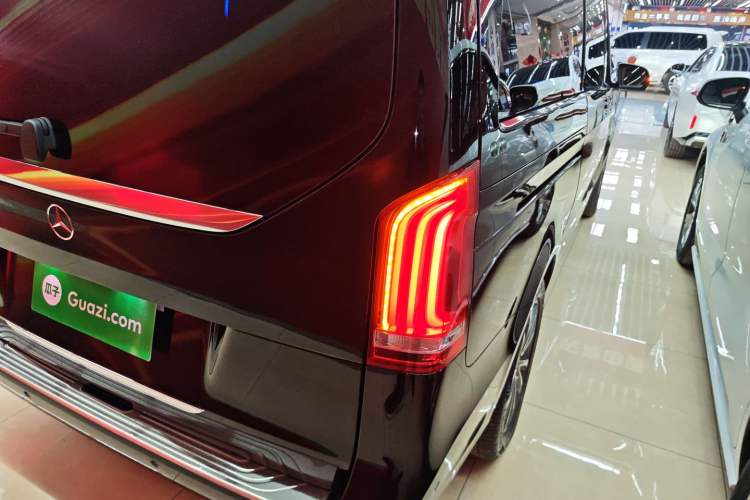 Used Mercedes-Benz V-Class 2020 V 260 Avantgarde Edition Exterior 3