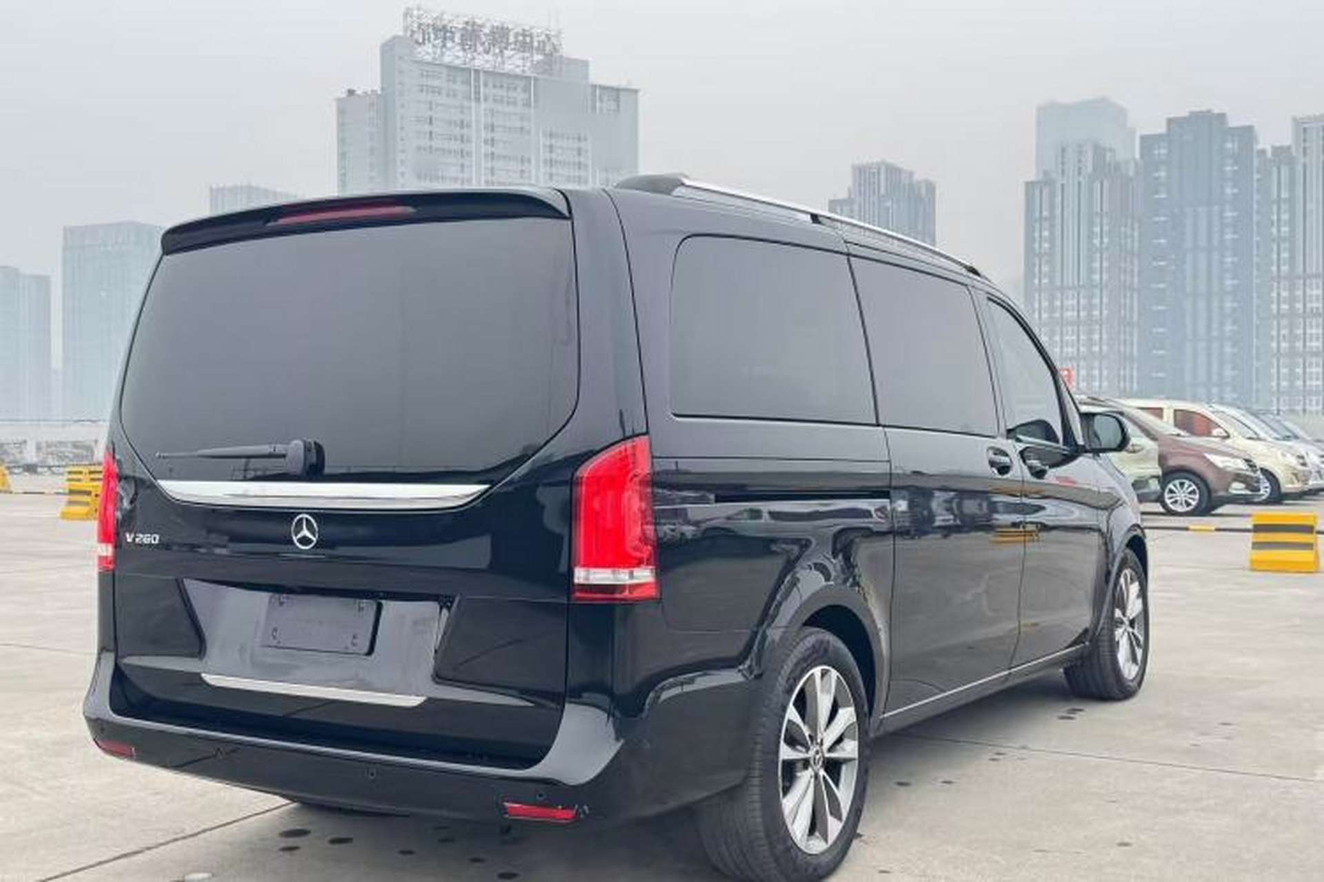 Used Mercedes-Benz V-Class 2020 V 260 Avantgarde Edition Exterior 4