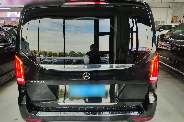 Used Mercedes-Benz V-Class 2020 V 260 L Long-wheelbase Luxury Edition Exterior 4