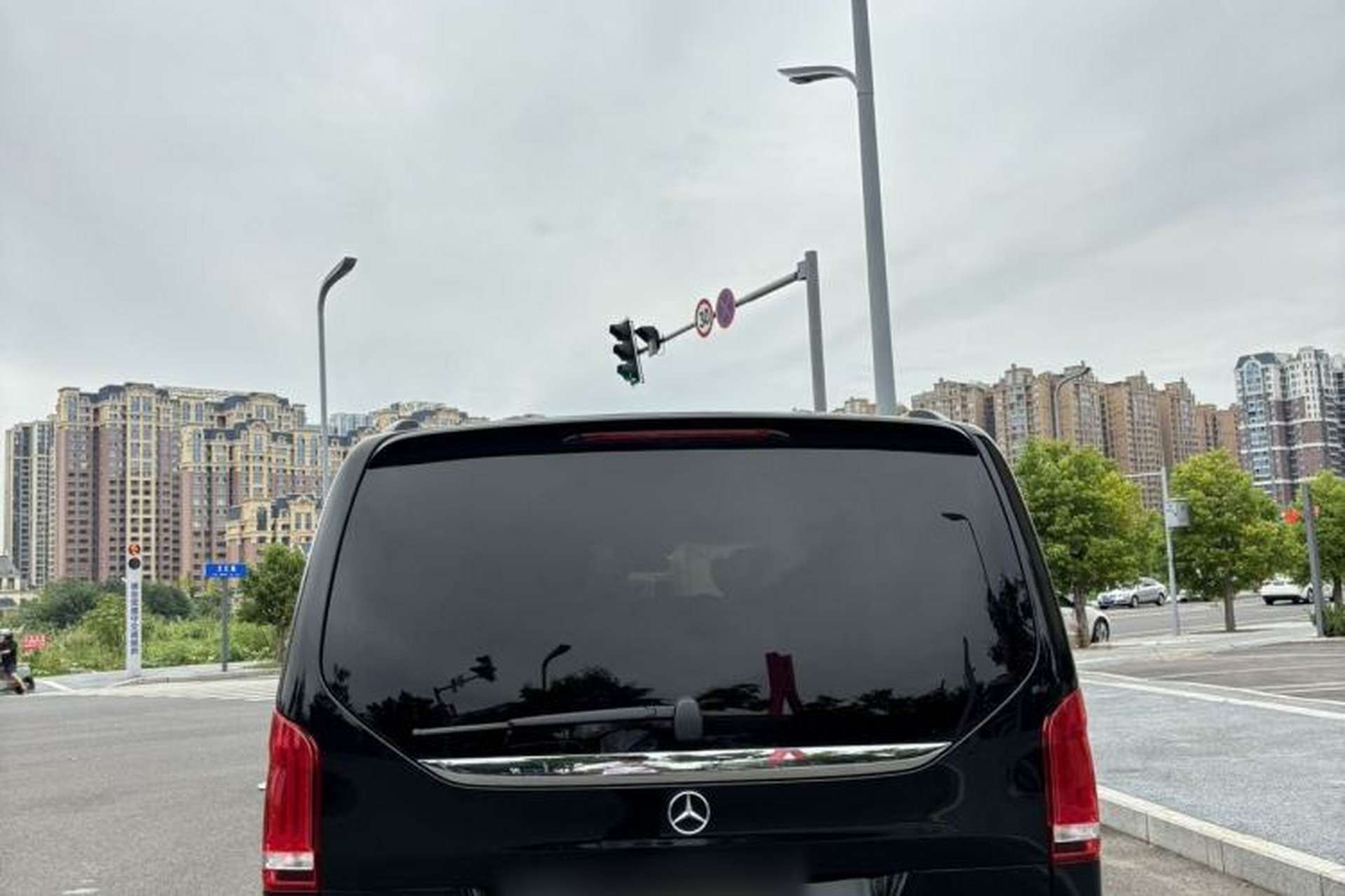 Used Mercedes-Benz V-Class 2020 V 260 Avantgarde Edition Exterior 5