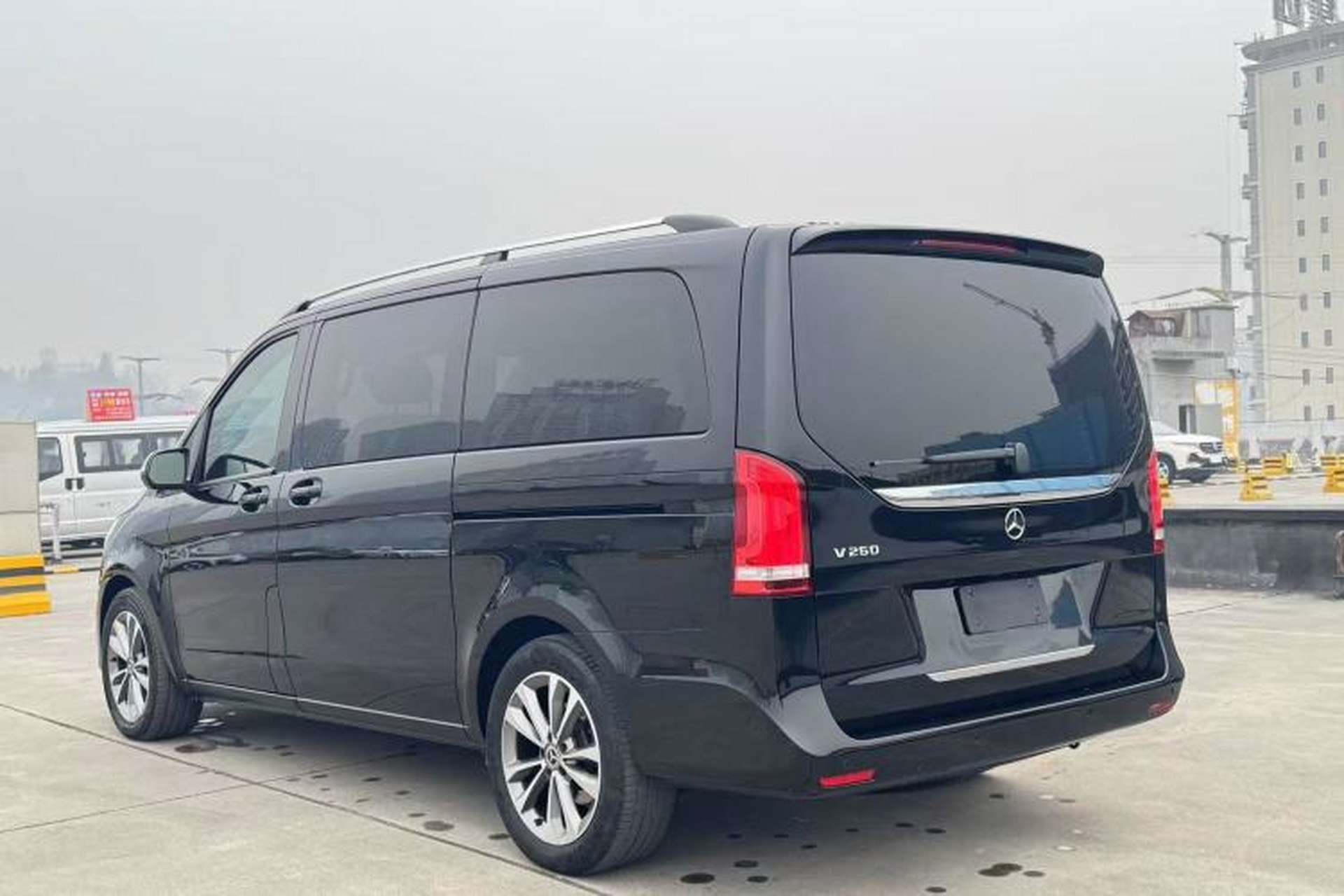 Used Mercedes-Benz V-Class 2020 V 260 Avantgarde Edition Exterior 5