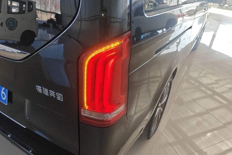 Used Mercedes-Benz V-Class 2020 V 260 Avantgarde Edition Exterior 6