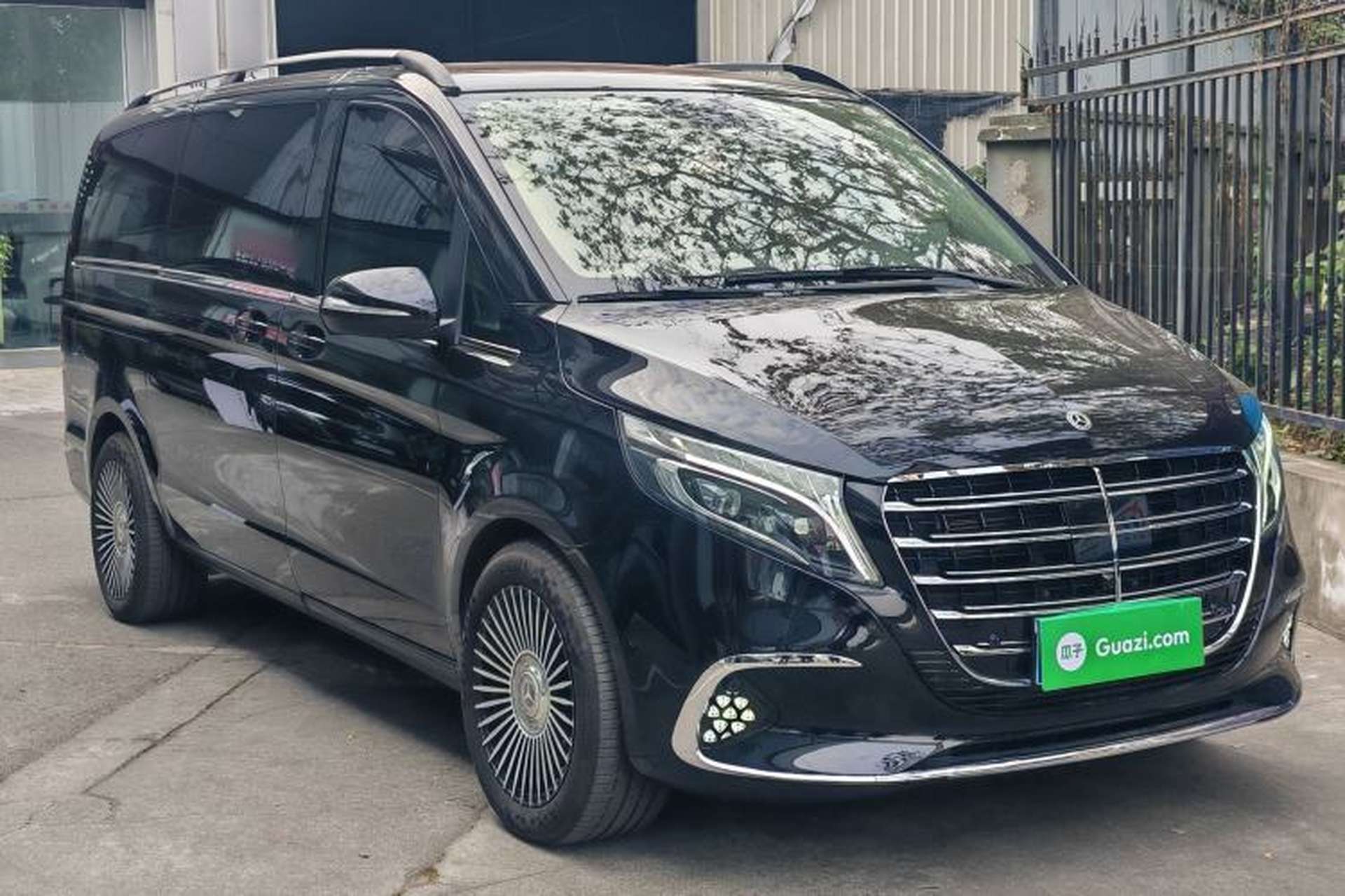 Used Mercedes-Benz V-Class 2020 V 260 Avantgarde Edition Exterior 7