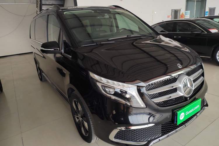 Used Mercedes-Benz V-Class 2020 V 260 Prestige Edition Front Right 45 Deg