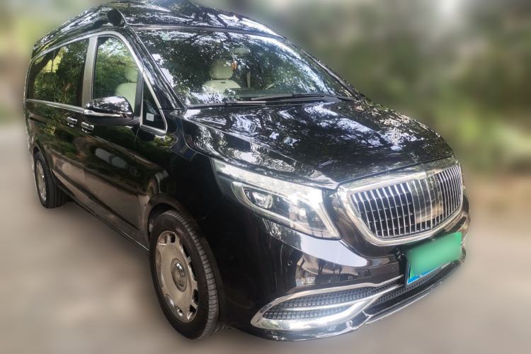 Used Mercedes-Benz V-Class  Front Right 45 Deg