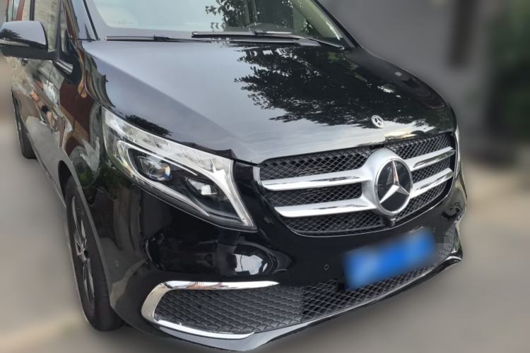 Used Mercedes-Benz V-Class 2020 V 260 Prestige Edition Front Right 45 Deg