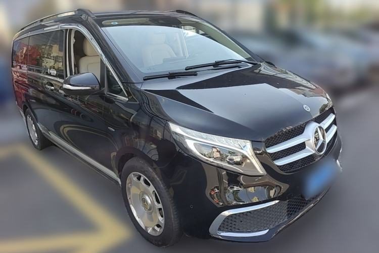 Used Mercedes-Benz V-Class 2020 V 260 Avantgarde Edition Front Right 45 Deg