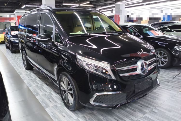 Used Mercedes-Benz V-Class 2020 V 260 Avantgarde Edition Front Right 45 Deg