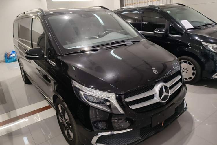 Used Mercedes-Benz V-Class 2020 V 260 Prestige Edition Front Right 45 Deg