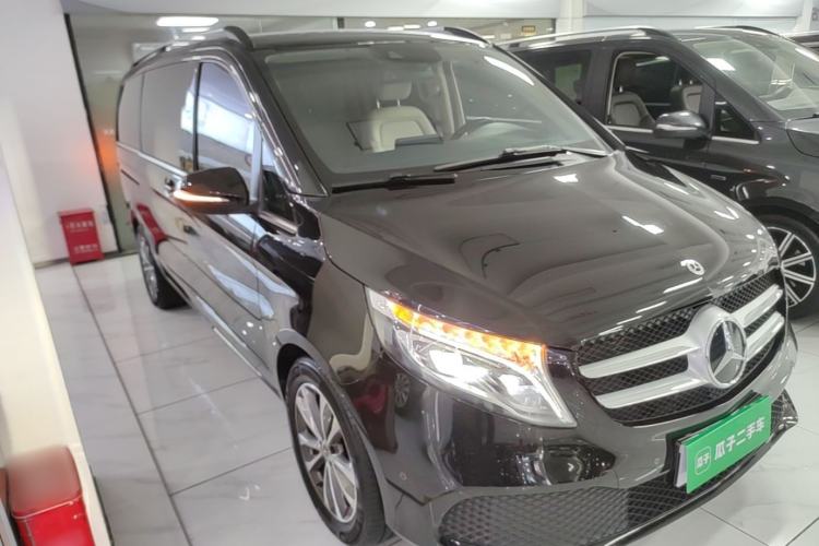 Used Mercedes-Benz V-Class 2020 V 260 Avantgarde Edition Front Right 45 Deg